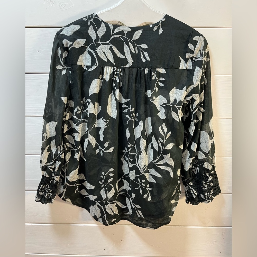 IRIS SETLAKWE – Black & White Floral Blouse 8 - Picture 5 of 9